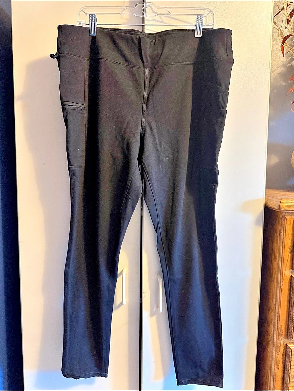 Carhartt Fitted Leggings in Black Size XL Like New with side pockets.